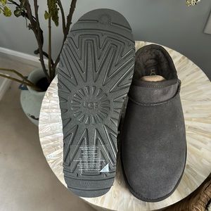NWT - Ugg Clog style slippers in grey!
